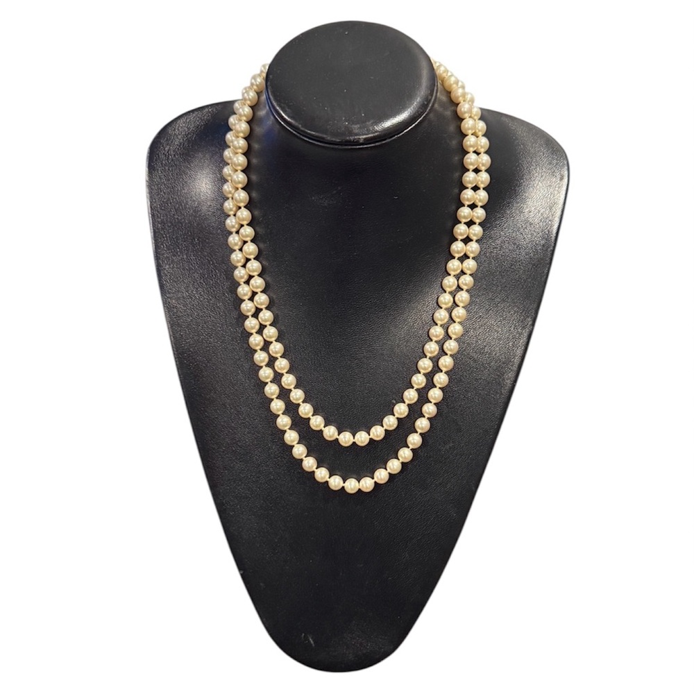 Elegant Faux Pearl Necklace